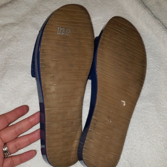 🚫 SOLD Calvin Klein slides - Picture 2 of 2